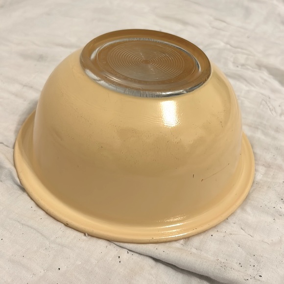Vintage Cream Pyrex Small Bowl - Picture 2 of 2